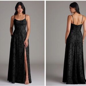 Elegant Black Sleeveless Gown